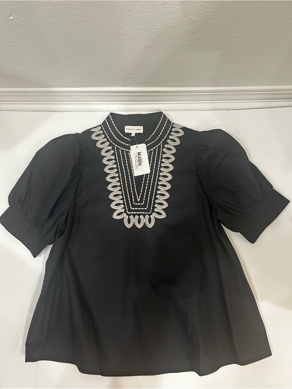 entro Black Puff-Sleeve Top with White Embroidery